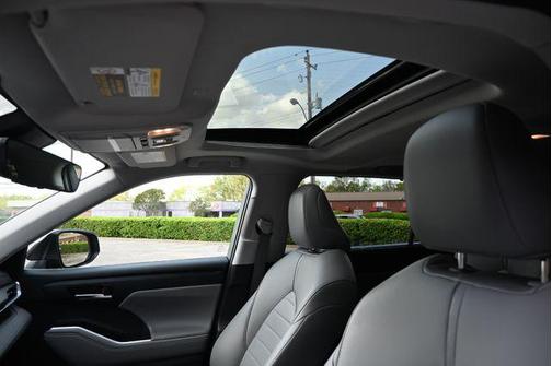 Magnetic Gray Metallic 2021 Toyota Highlander XLE