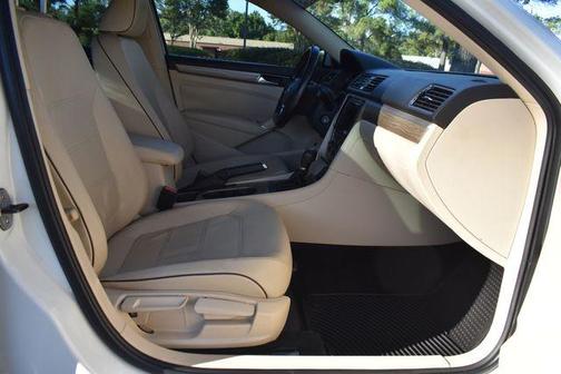 2016 Volkswagen Passat 1.8T SE