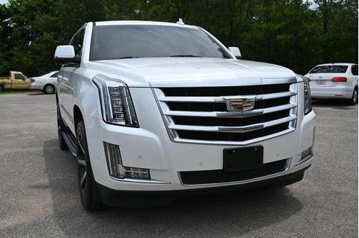 Crystal White Tricoat 2017 Cadillac Escalade Luxury