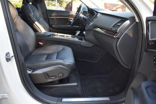 2019 Volvo XC90 T6 Momentum