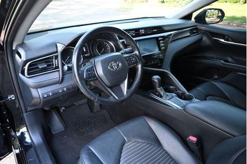 Midnight Black Metallic 2019 Toyota Camry SE