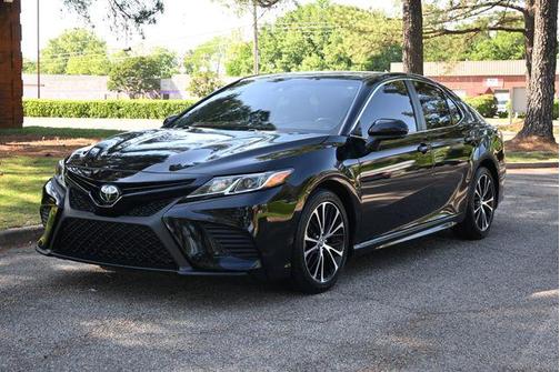 Midnight Black Metallic 2019 Toyota Camry SE