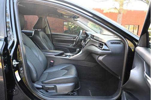 Midnight Black Metallic 2019 Toyota Camry SE