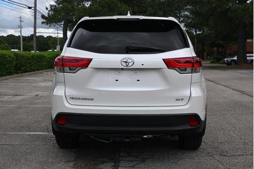 Blizzard Pearl 2019 Toyota Highlander XLE