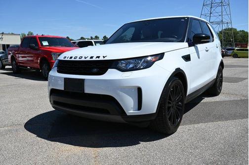 White 2018 Land Rover Discovery SE