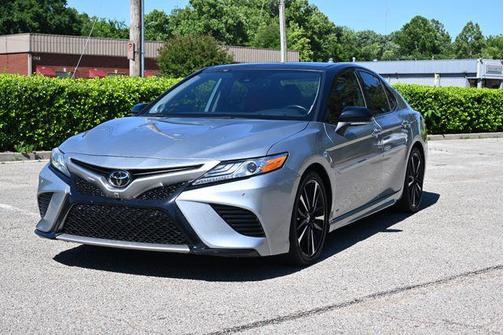 Celestial Silver/Midnight Black Metallic 2020 Toyota Camry XSE