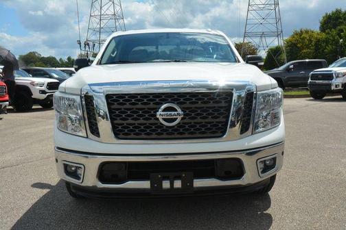 2017 Nissan Titan SV