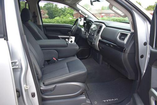 2017 Nissan Titan SV