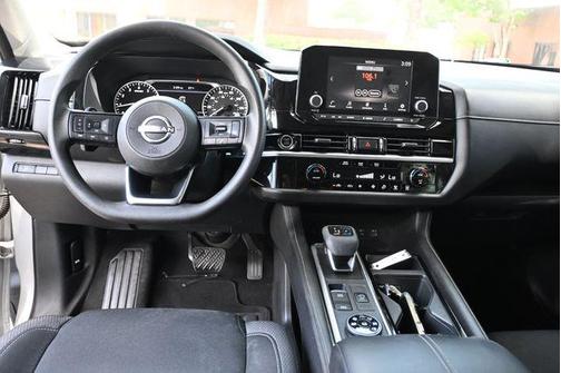 Brilliant Silver Metallic 2022 Nissan Pathfinder S 4WD