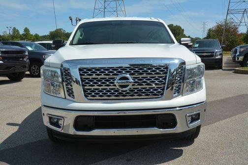 2017 Nissan Titan SV