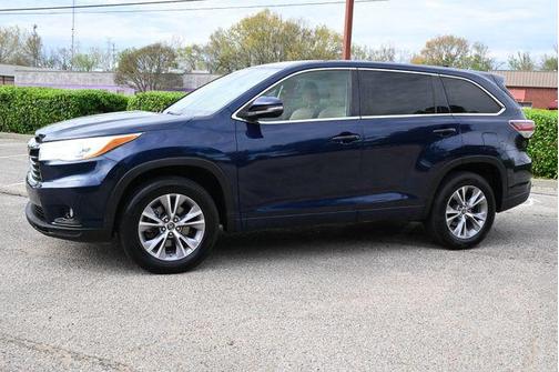 Blue 2016 Toyota Highlander LE