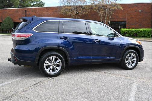 Blue 2016 Toyota Highlander LE