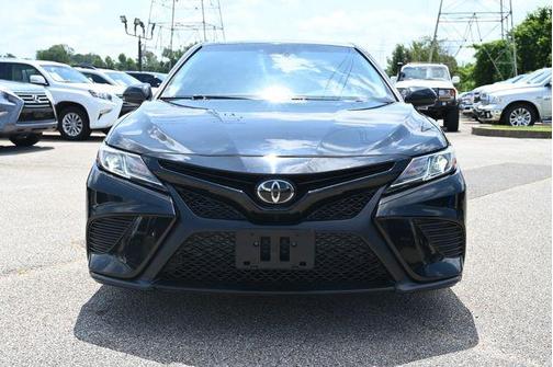 Midnight Black Metallic 2018 Toyota Camry SE