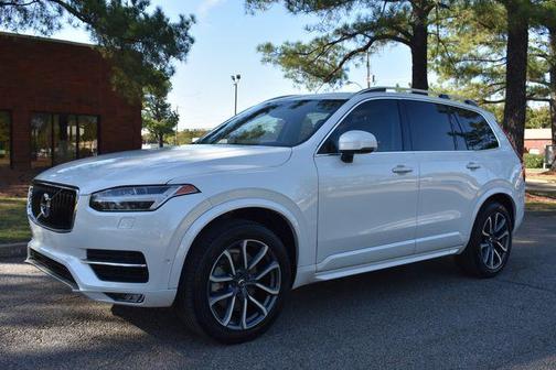 2018 Volvo XC90 T6 Momentum