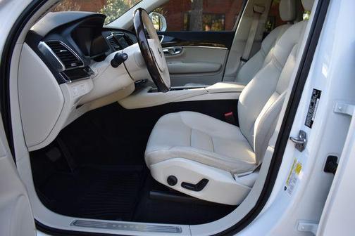 2018 Volvo XC90 T6 Momentum