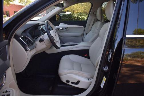 2017 Volvo XC90 T6 Momentum