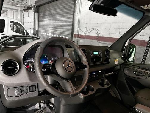 2025 Mercedes-Benz Sprinter 2500 Standard Roof