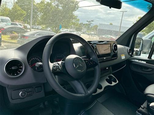 2025 Mercedes-Benz Sprinter 2500 144 WB Standard Roof Passenger