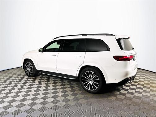 2026 Mercedes-Benz GLS 580 