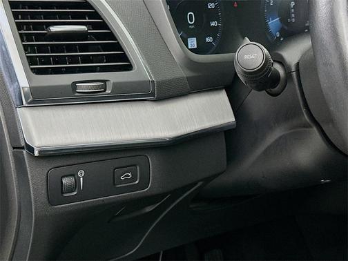 2021 Volvo XC90 T5 Momentum 7 Passenger