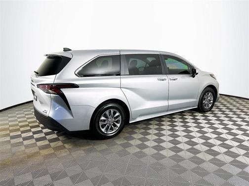 2023 Toyota Sienna XLE