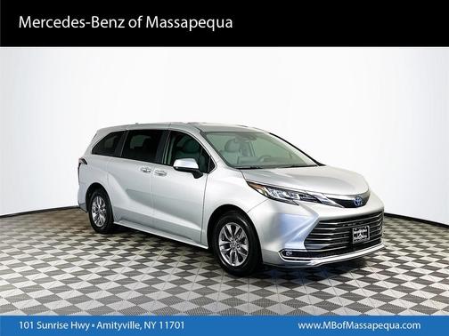 2023 Toyota Sienna XLE