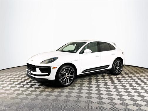 2023 Porsche Macan Base
