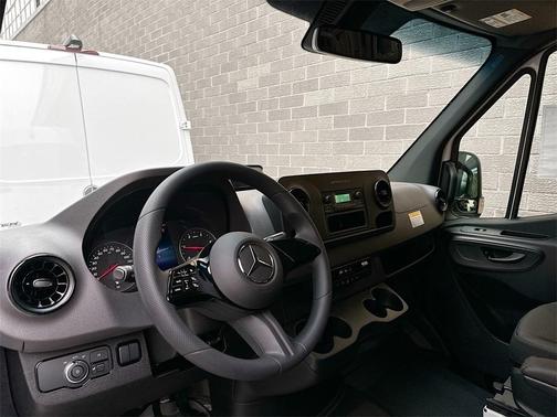 2025 Mercedes-Benz Sprinter 2500 Standard Roof