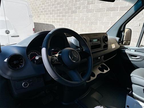 2025 Mercedes-Benz Sprinter 2500 Standard Roof