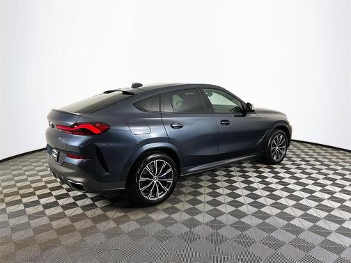 2022 BMW X6 M50i