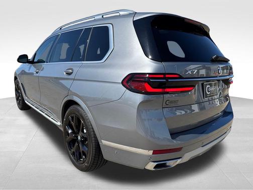 Gray 2026 BMW X7 xDrive40i