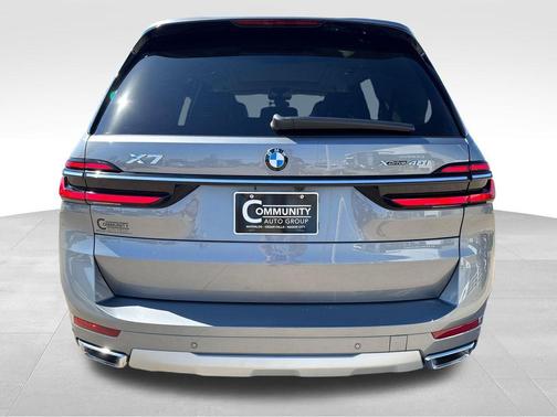 Gray 2026 BMW X7 xDrive40i