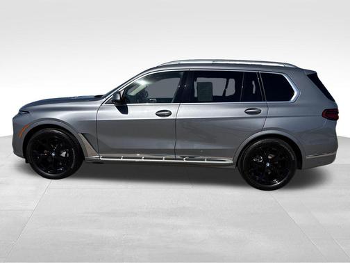 Gray 2026 BMW X7 xDrive40i