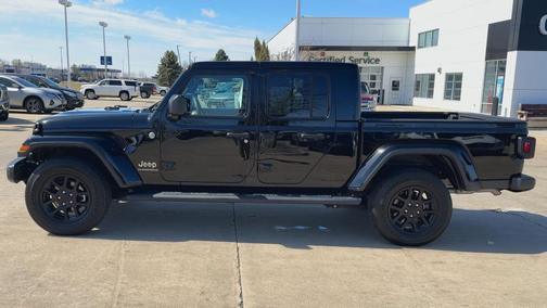 2023 Jeep Gladiator Overland