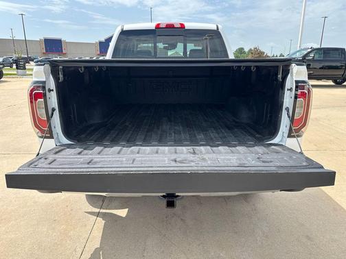 White 2018 GMC Sierra 1500 SLT