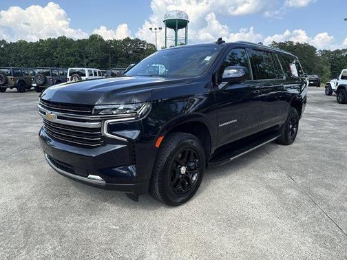 2023 Chevrolet Suburban LT
