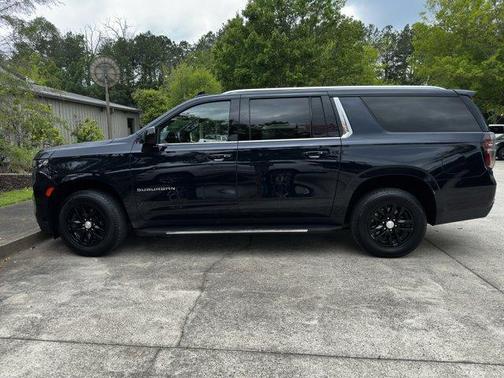 2023 Chevrolet Suburban LT