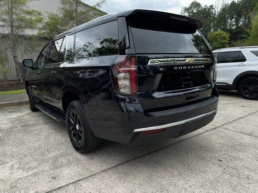 2023 Chevrolet Suburban LT