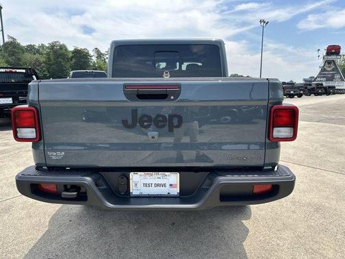 2025 Jeep Gladiator Sport