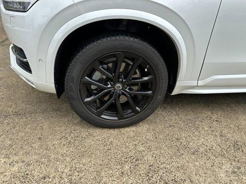 2019 Volvo XC90 T6 Momentum