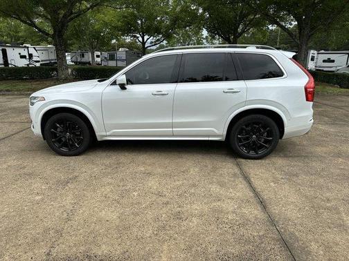 2019 Volvo XC90 T6 Momentum