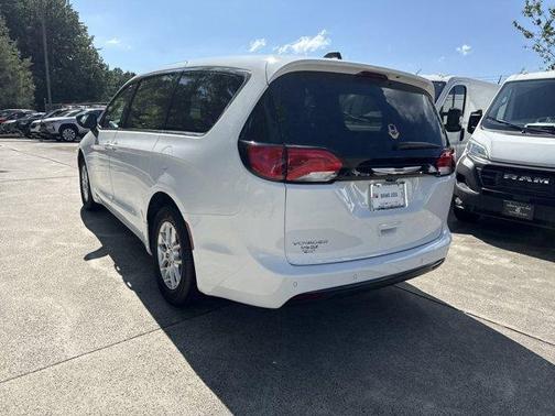 2025 Chrysler Voyager LX