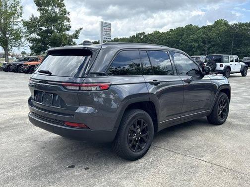 2024 Jeep Grand Cherokee Laredo