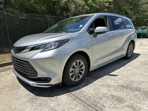 2021 Toyota Sienna LE