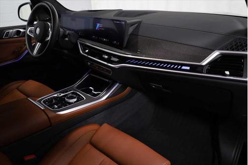 2024 BMW X7 M60i