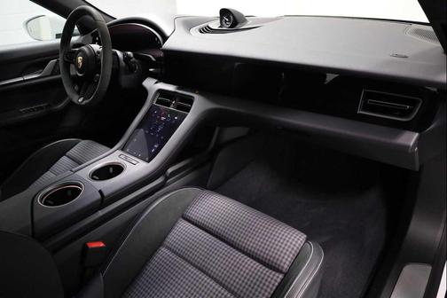 2025 Porsche Taycan RWD