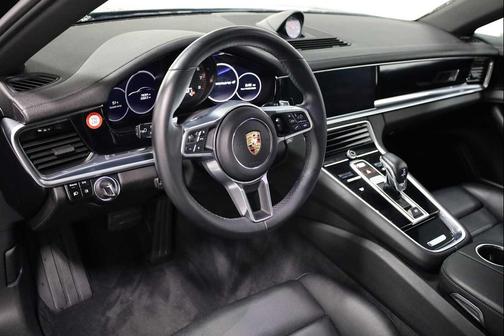 2018 Porsche Panamera 4