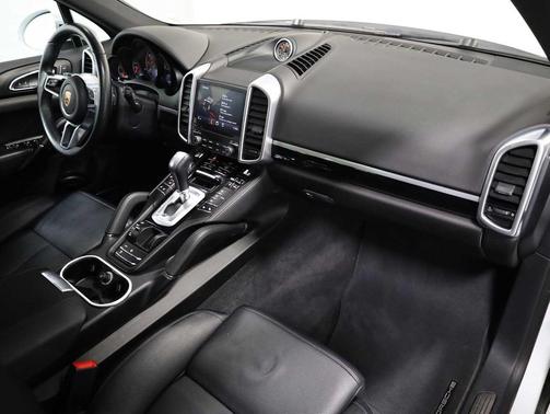 Carrara White Metallic 2017 Porsche Cayenne S