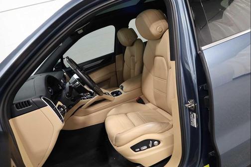 Biscay Blue Metallic 2019 Porsche Cayenne Cayenne