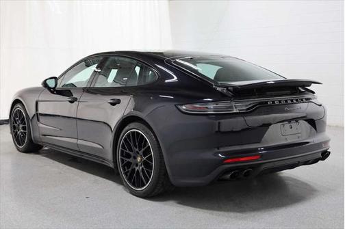 2022 Porsche Panamera 4